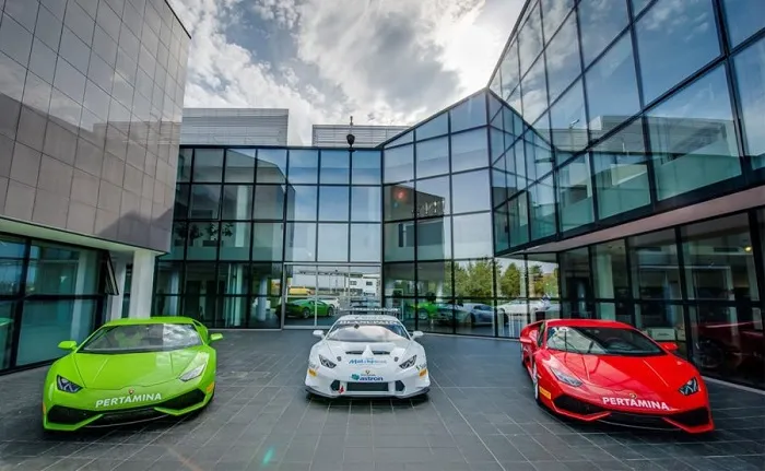 Музей Lamborghini в Сант-Агата-Болоньезе, Болнья Италия